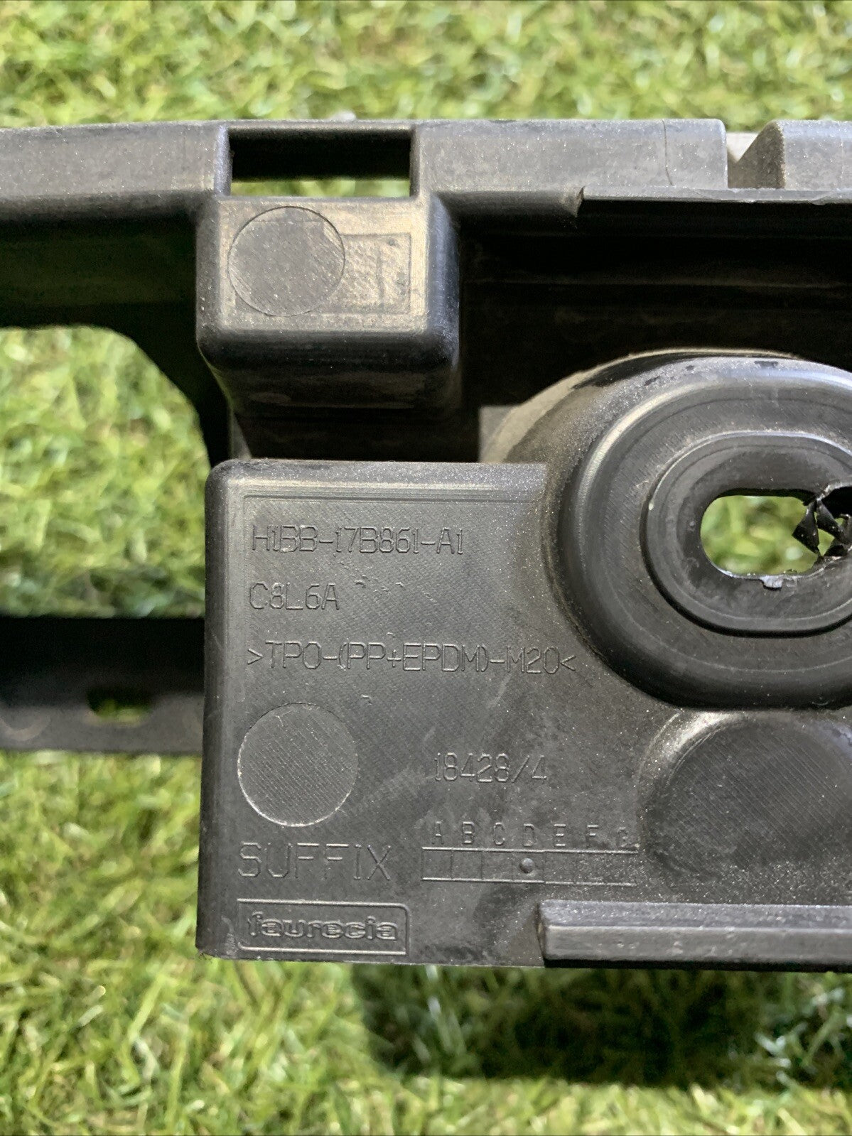 H1BB-17B861-A1 SUPPORTO CENTRALE PARAURTI POSTERIORE FORD FIESTA 1.1 B