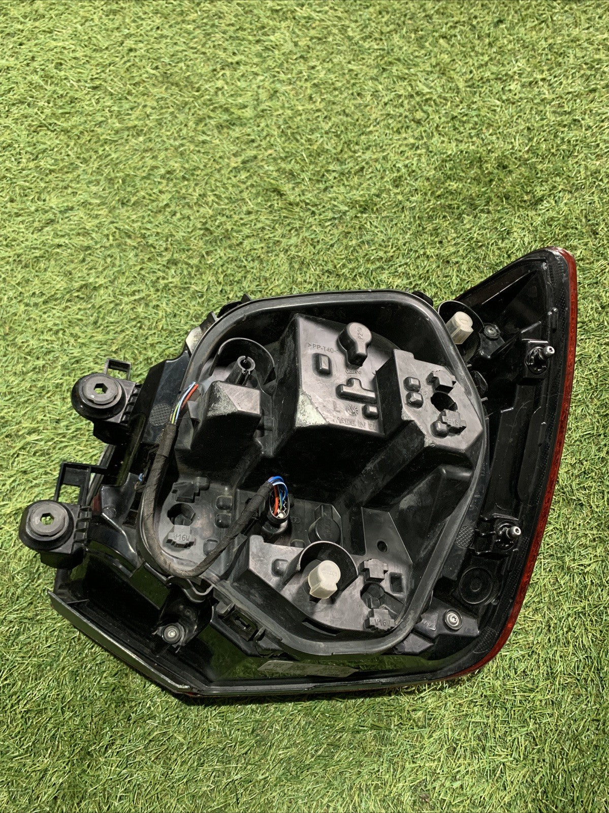 STOP FANALE POSTERIORE SINISTRO PER AUDI Q2 Serie (GAB) 81A945070 (16 )