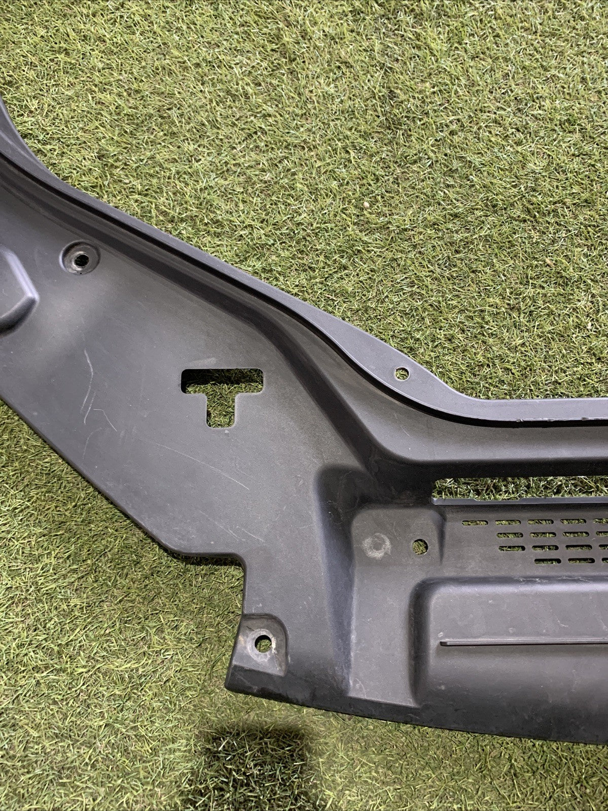 670042318 RIVESTIMENTO SUPERIORE TRAVERSA BATTICOFANO MASERATI LEVANTE