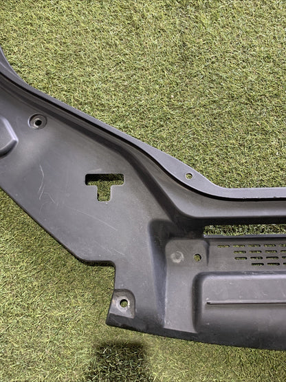 670042318 RIVESTIMENTO SUPERIORE TRAVERSA BATTICOFANO MASERATI LEVANTE