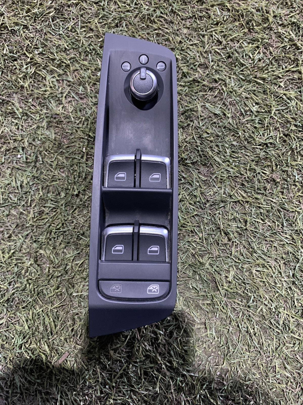 Pulsantiera Alzavetro Anteriore Sinistra Audi A1 2010-2017 8X4959521A
