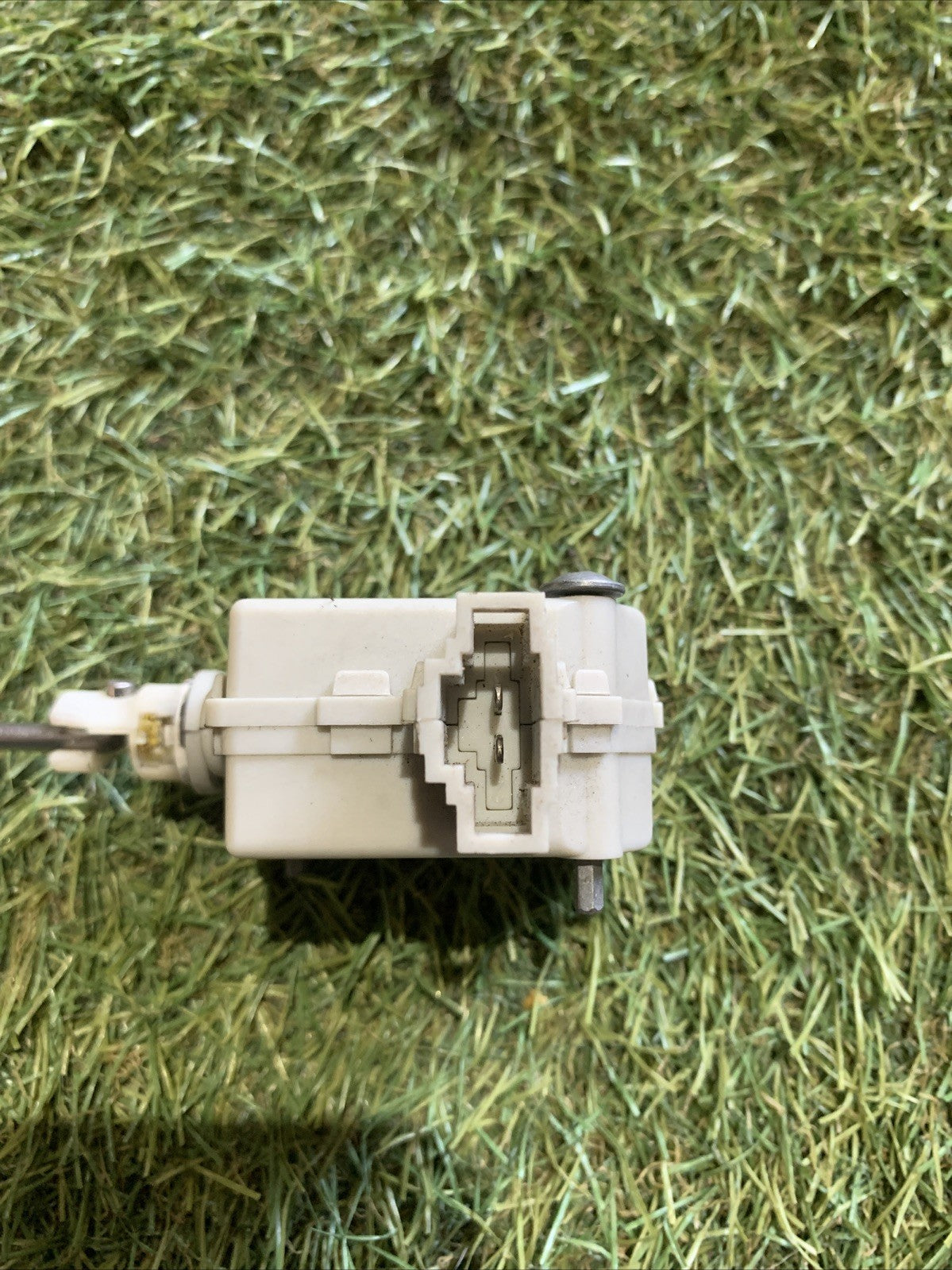 5K6810773A MOTORINO APERTURA CHIUSURA SPORTELLO CARBURANTE VOLKSWAGEN GOLF 6