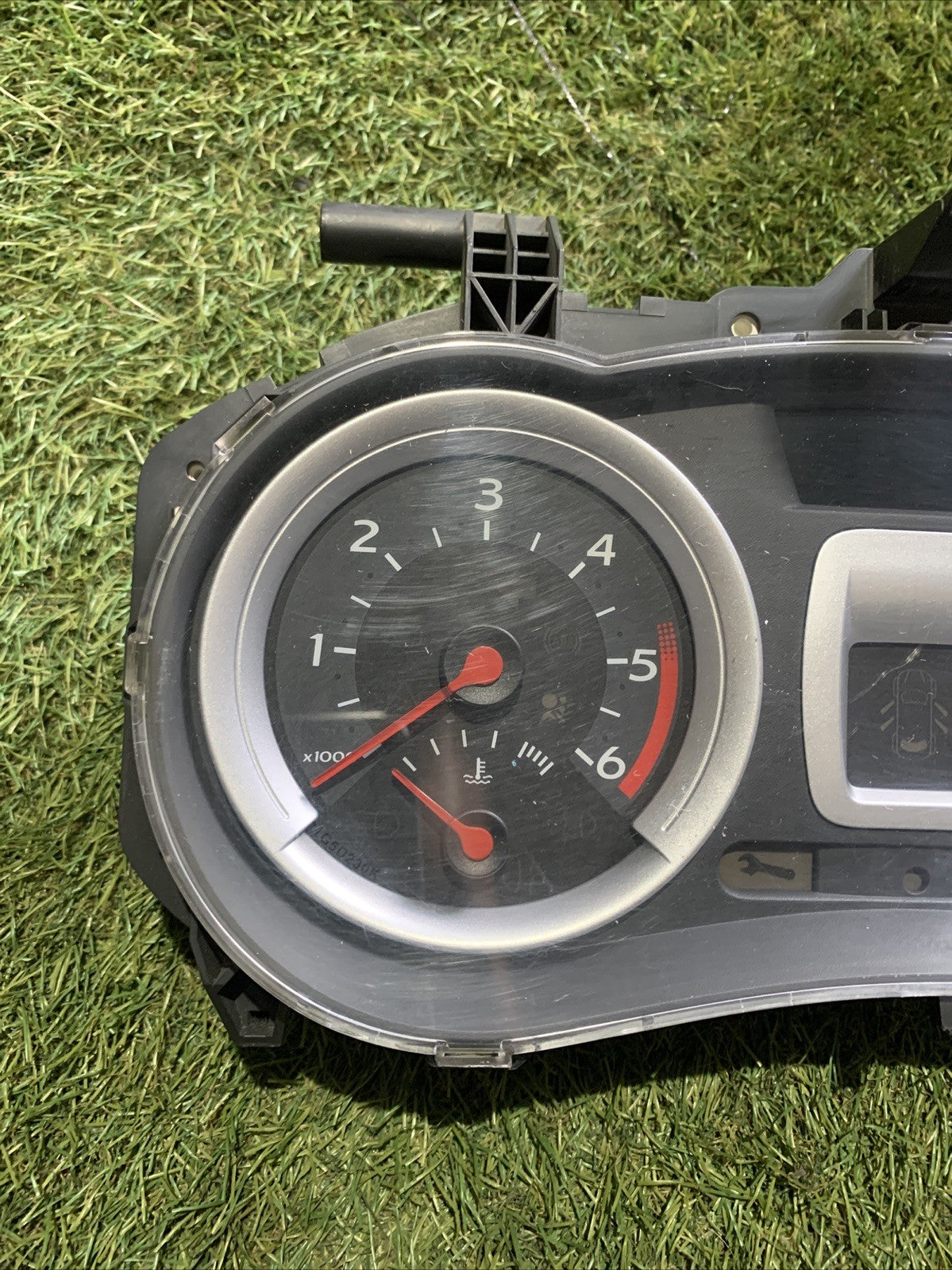 QUADRO STRUMENTI CONTACHILOMETRI PER RENAULT Clio Serie 8200305020--F (04>08)