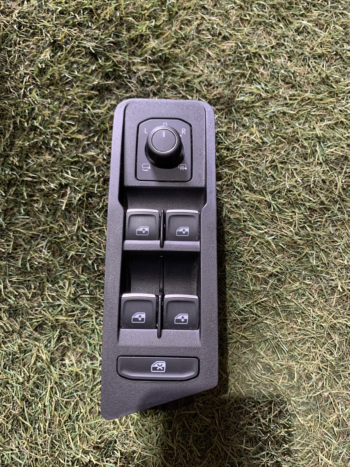 PULSANTIERA ANTERIORE SINISTRA PER VOLKSWAGEN T-Roc Serie 5G0959857E 2023
