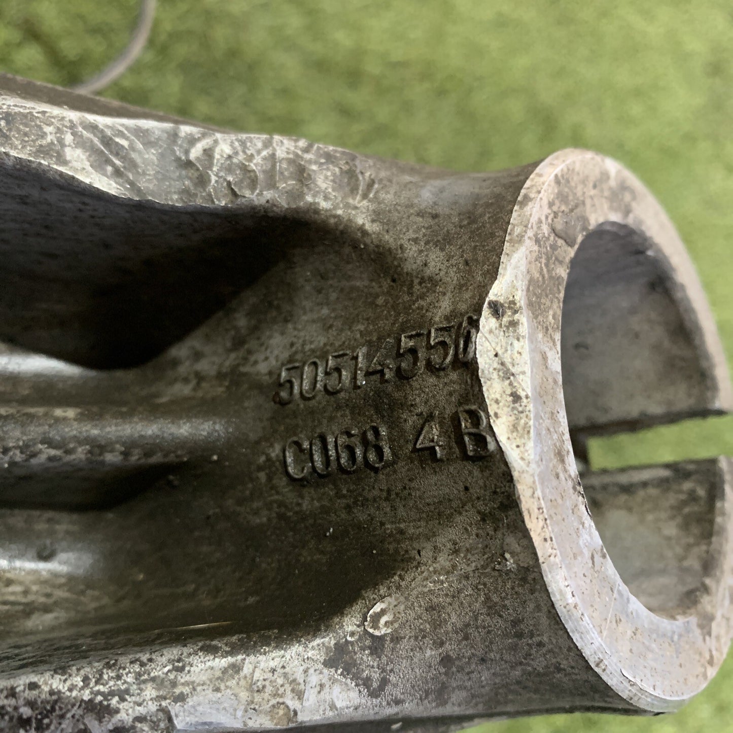 FUSELLO MOZZO MONTANTE ANTERIORE DESTRO ALFA ROMEO GIULIETTA 2.0 50514556