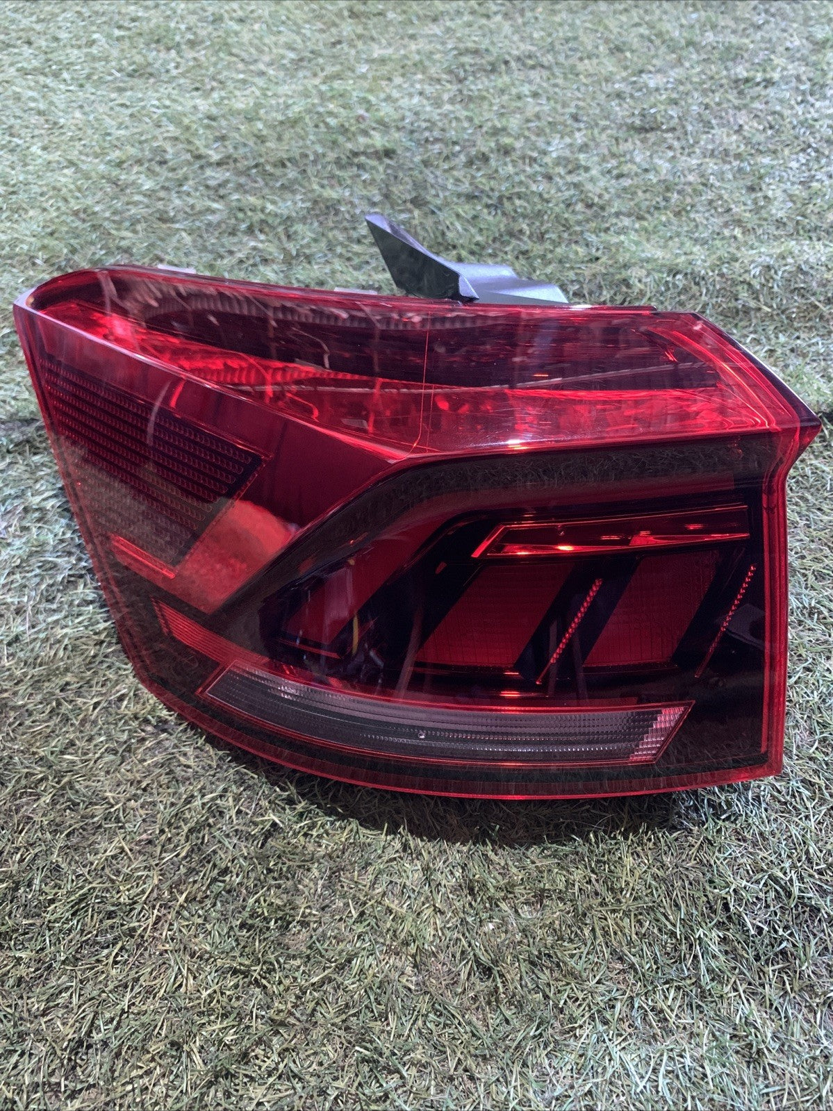STOP FANALE POSTERIORE SINISTRO PER VOLKSWAGEN T-Roc Serie 2GA945095D (17>)