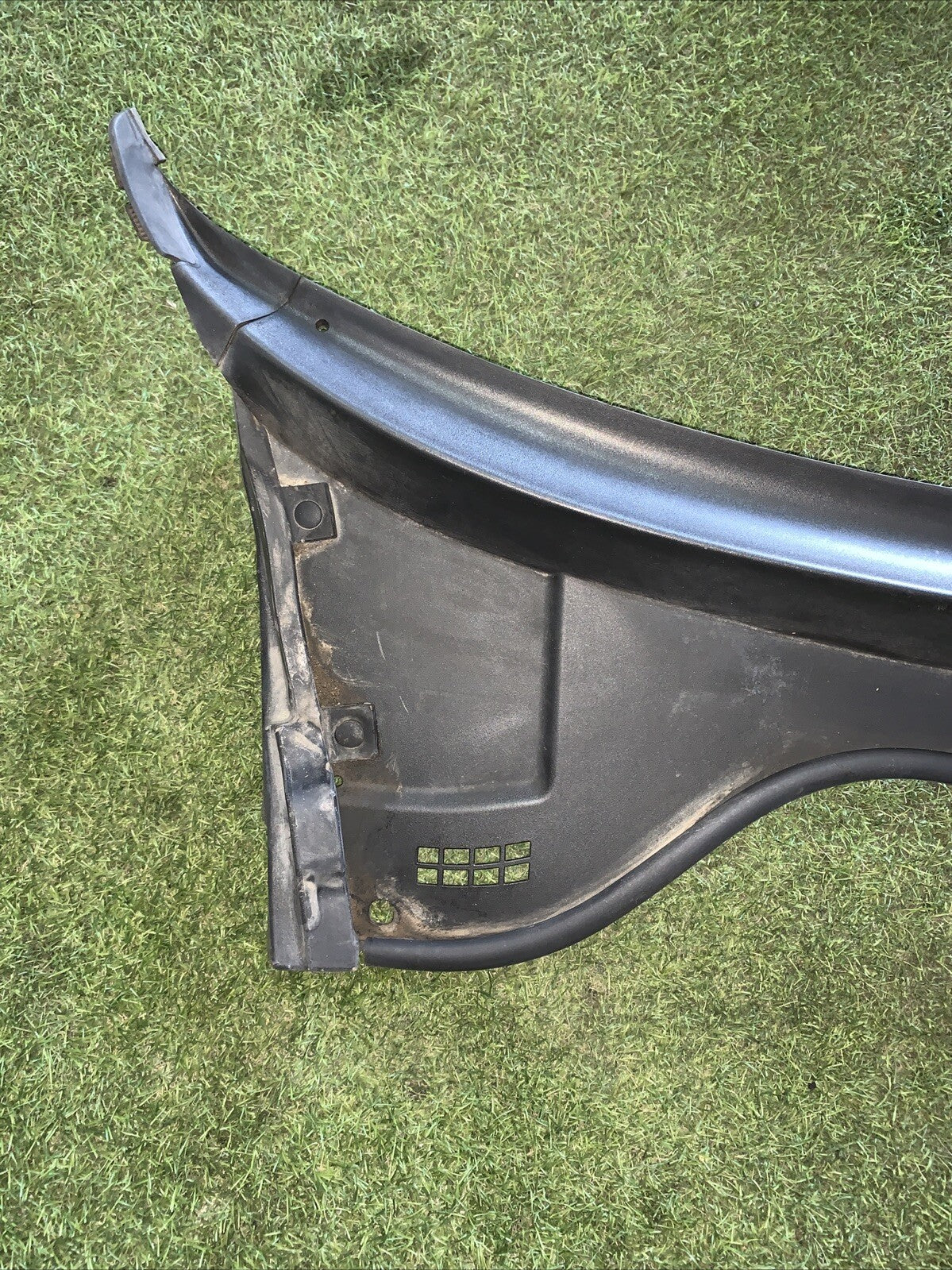 52025006 PLASTICHE PROFILO ESTERNO SOTTO PARABREZZA FIAT Tipo berlina 5P