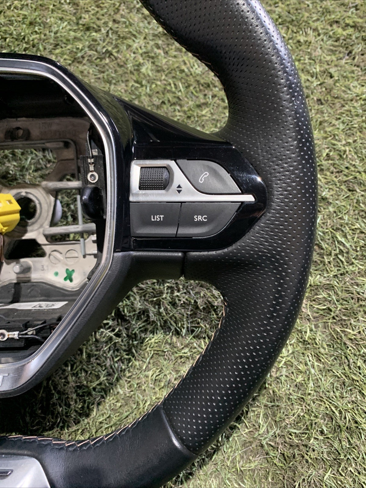 Volante Peugeot 3008 2018 GT 98105489ZD (2)