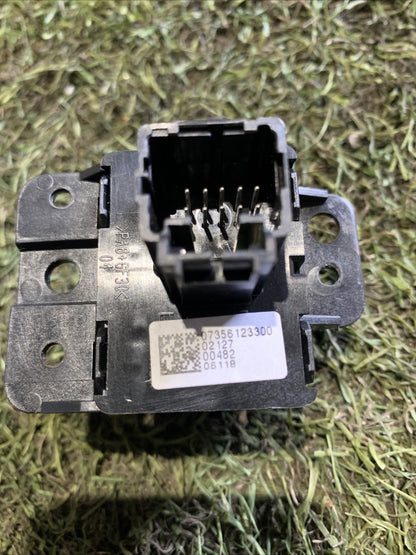 PULSANTE FRENO DI STAZIONAMENTO PER FIAT 500 X Serie 07356123300 (15>)