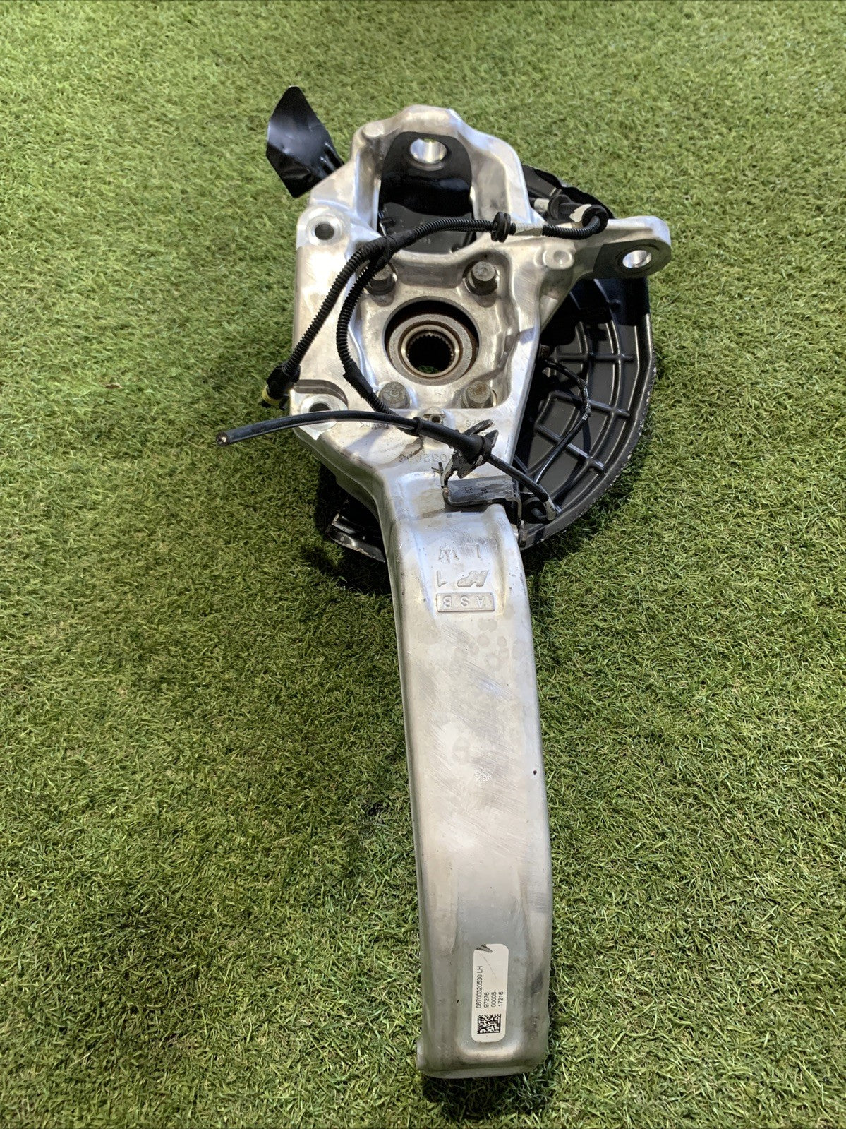 Mozzo Montante Fusello Anteriore Sinistro Maserati Levante 670032053