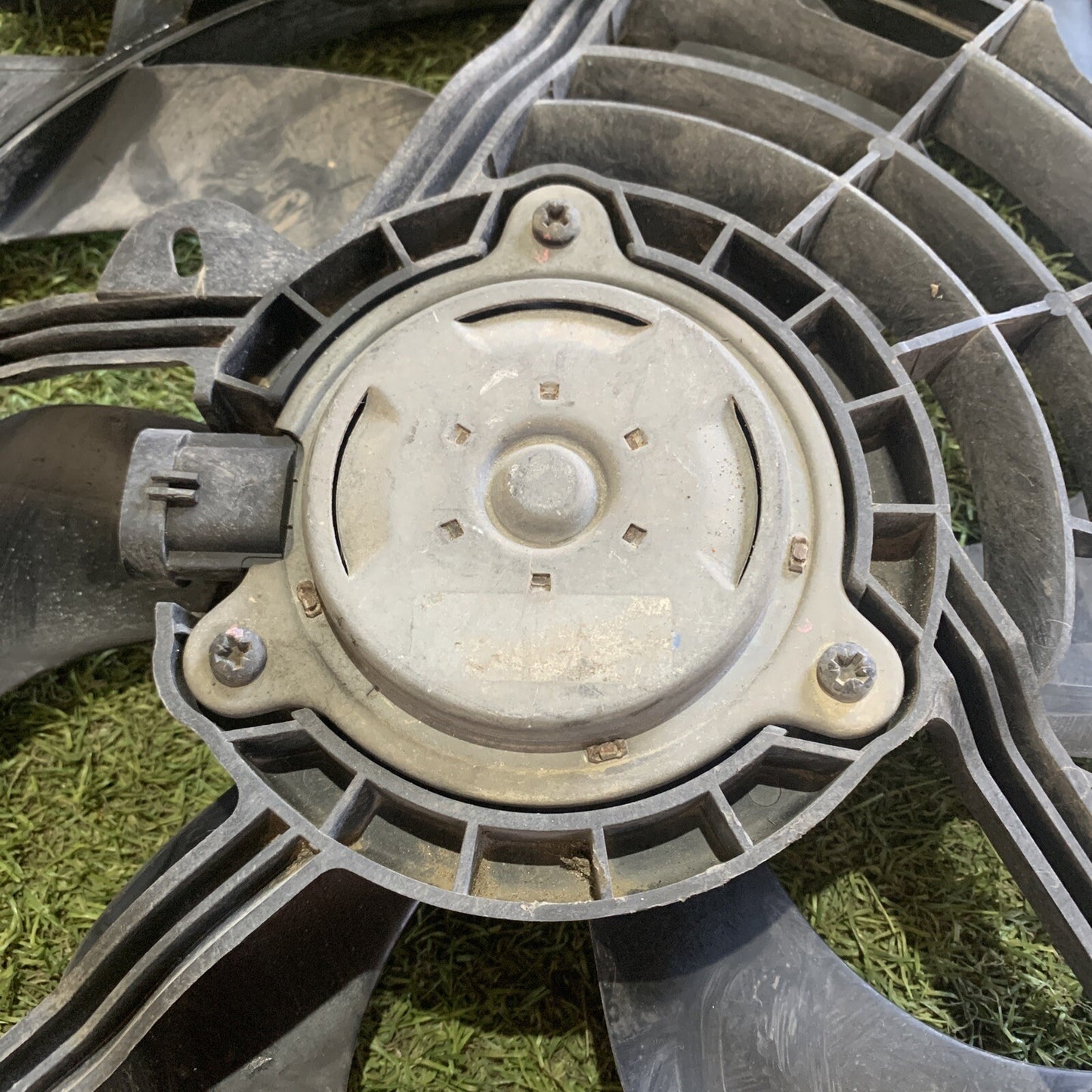 Elettroventola Raffreddamento Motore Per Citroen C2 C3 207 1.4 1.6 Hdi