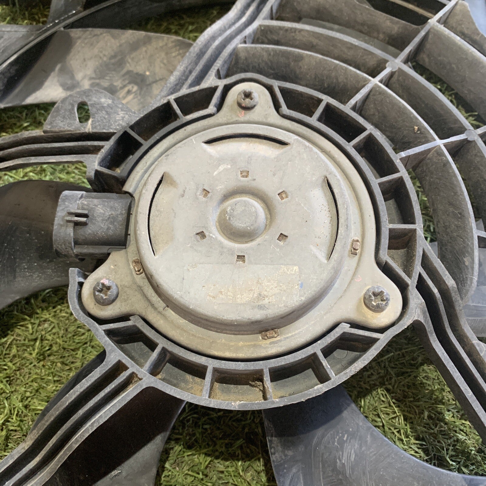 Elettroventola Raffreddamento Motore Per Citroen C2 C3 207 1.4 1.6 Hdi