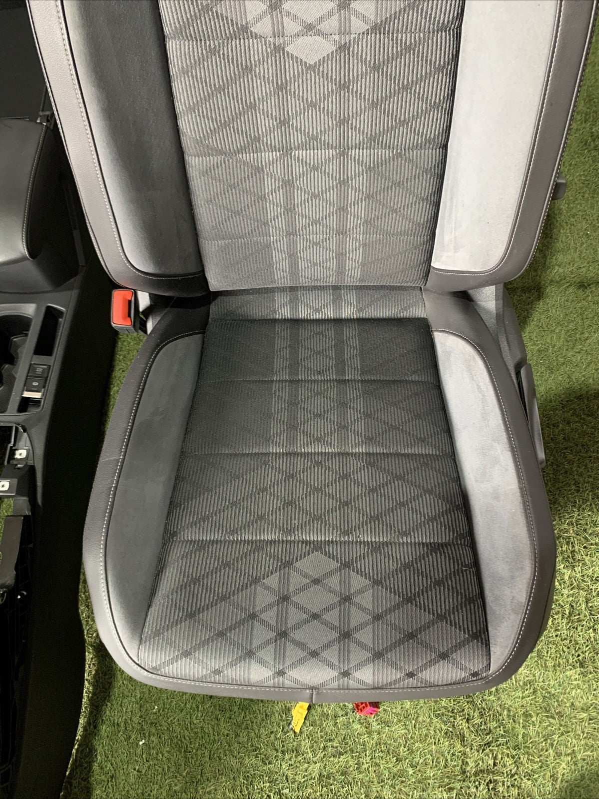 TAPPEZZERIA COMPLETA CON PANNELLI VOLKSWAGEN T-ROC 2024 R-LINE