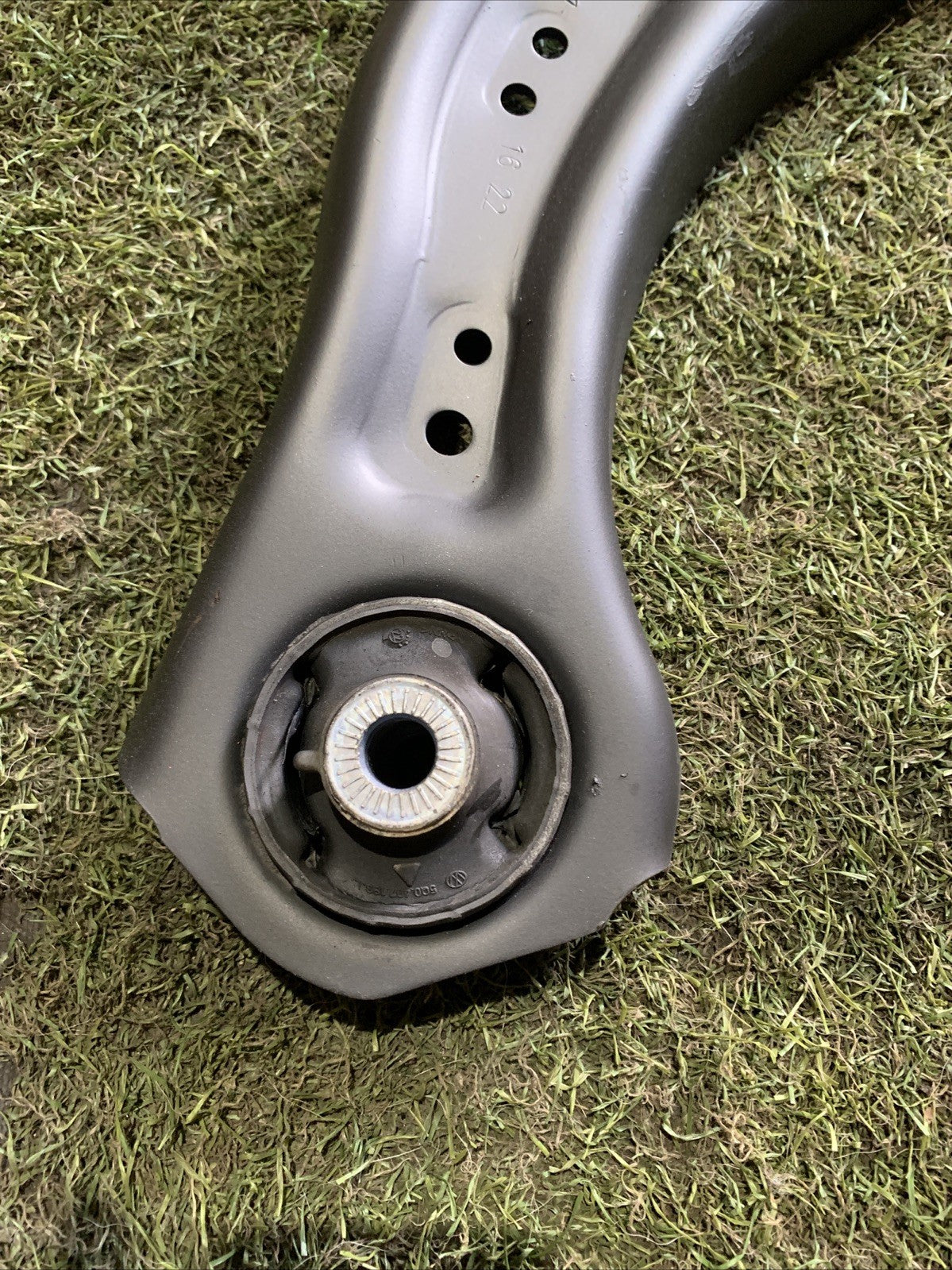 BRACCIO OSCILLANTE ANTERIORE DESTRO PER VOLKSWAGEN Taigo Serie 2Q0407152E (21>)