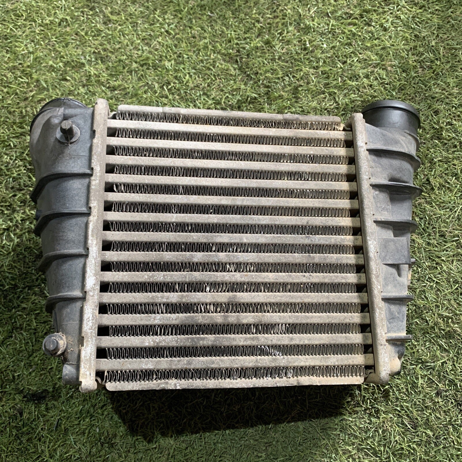Radiatore intercooler compatibile per Volkswagen polo 2001/2008 1.4/1.9 diesel