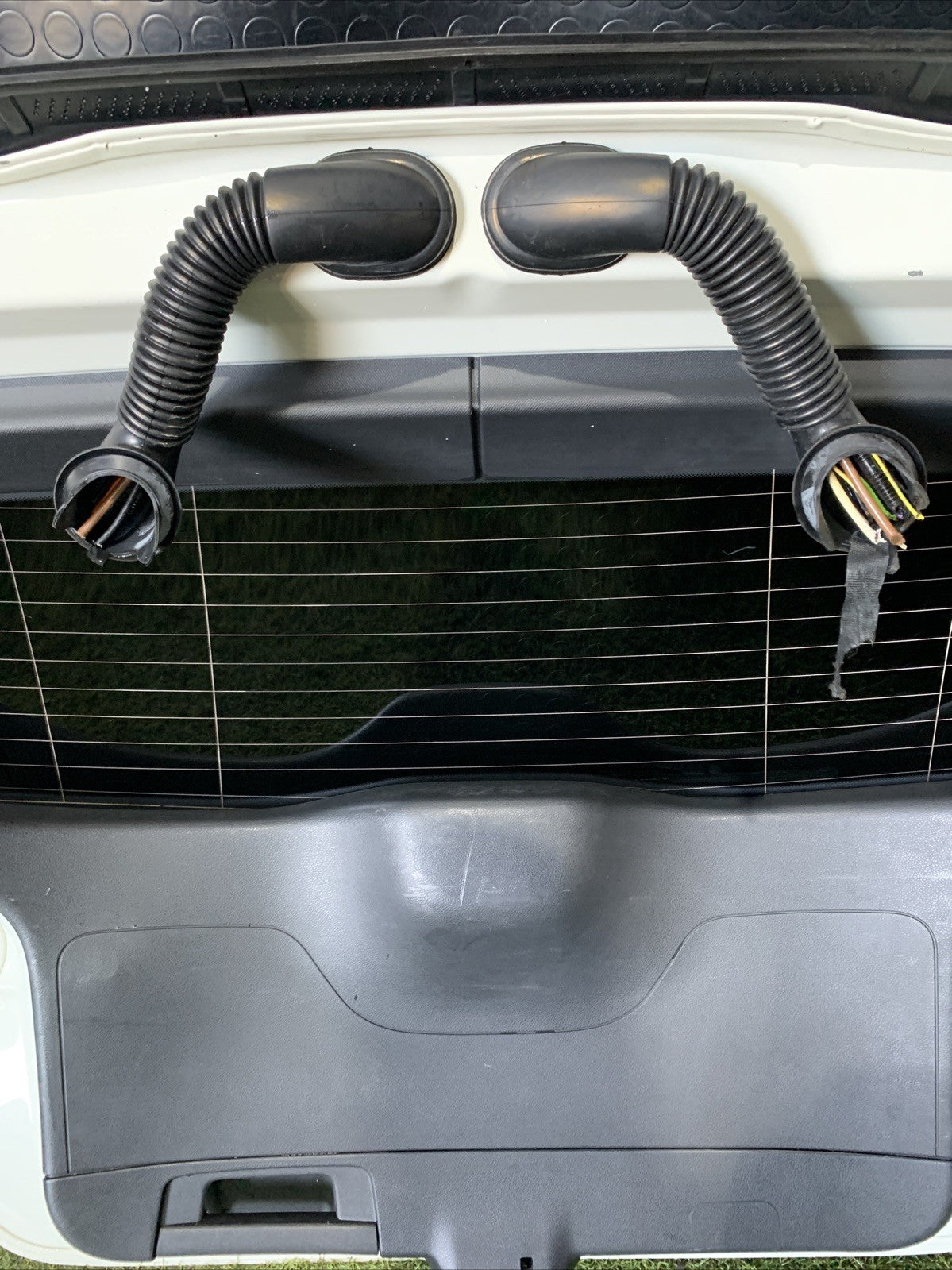 PORTELLONE COFANO BAULE POSTERIORE MERCEDES CLASSE A W176 DAL 2012 AL 2018 (2)