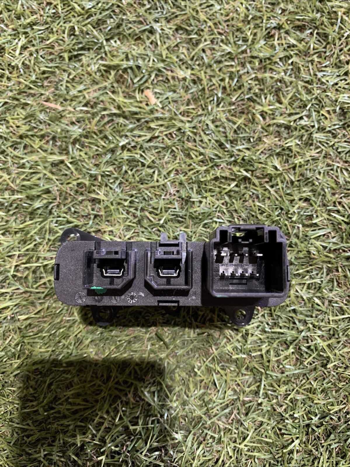 INTERFACCIA PRESA USB/INGRESSO AUX PER MASERATI Levante Serie 670037500 (16>)