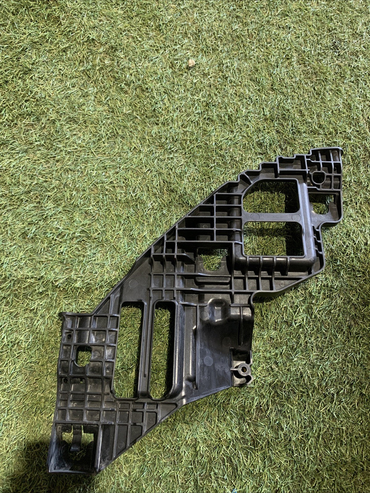 GUIDA PARAURTI ANTERIORE DESTRO VOLKSWAGEN Golf 6 5K0807228A (08 12)