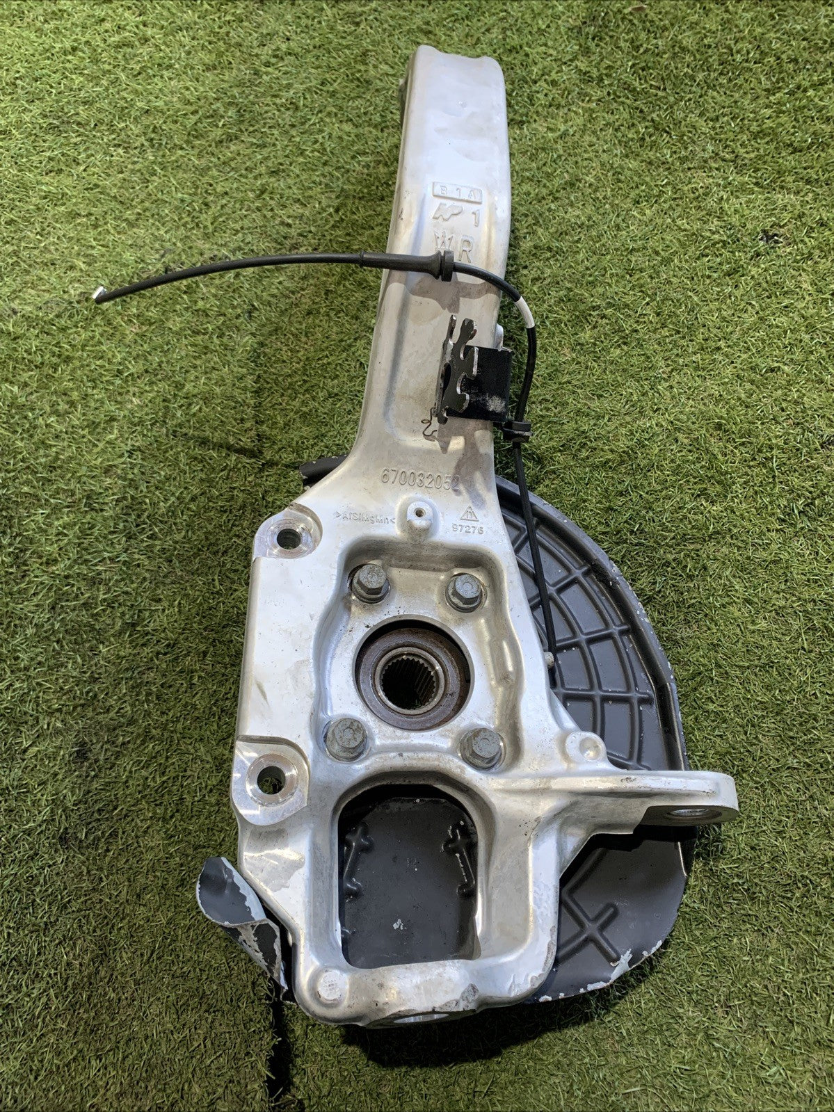 Mozzo Montante Fusello Anteriore Destro Maserati Levante 670032052