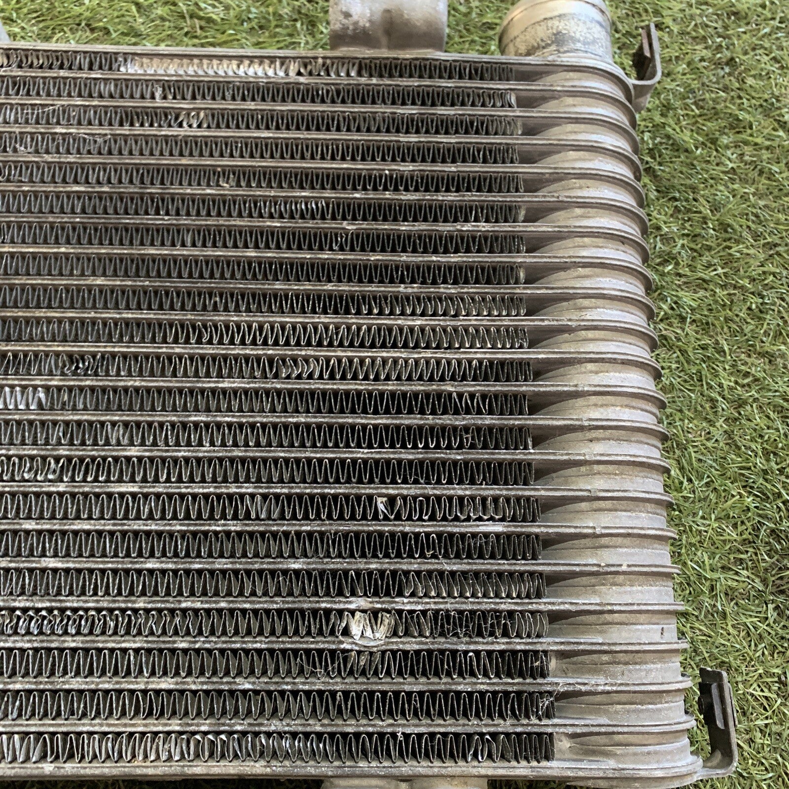 0K55113550C intercooler per KIA CARNIVAL II 2.9 CRDI 2001