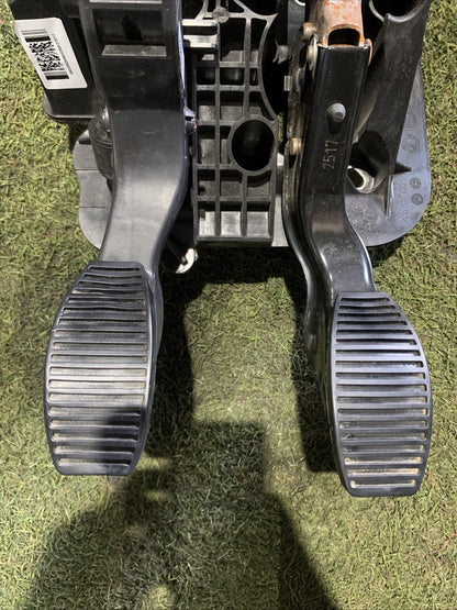 PEDALIERA FRENO + FRIZIONE FIAT Panda 3° Serie 2012 51926352 (2)