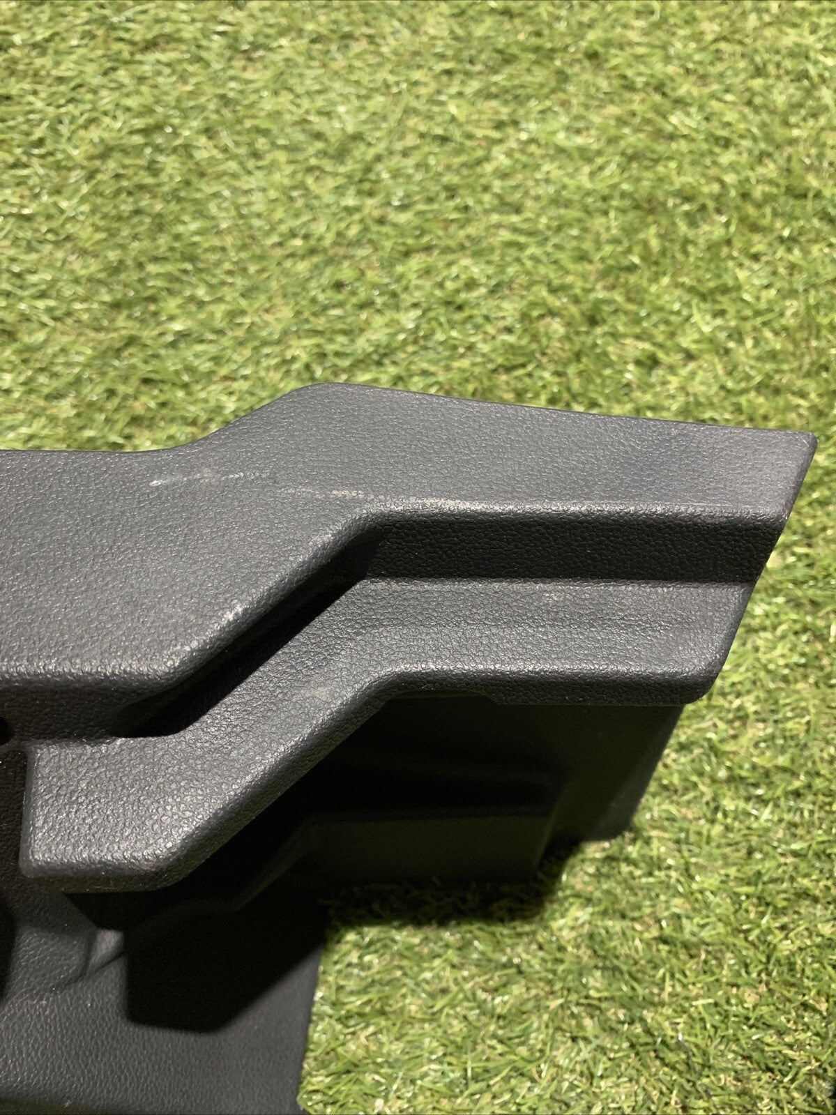 2GM858832 Staffa Di Supporto Ripiano Portaoggetti Lato Dx Per Volkswagen T-Cross