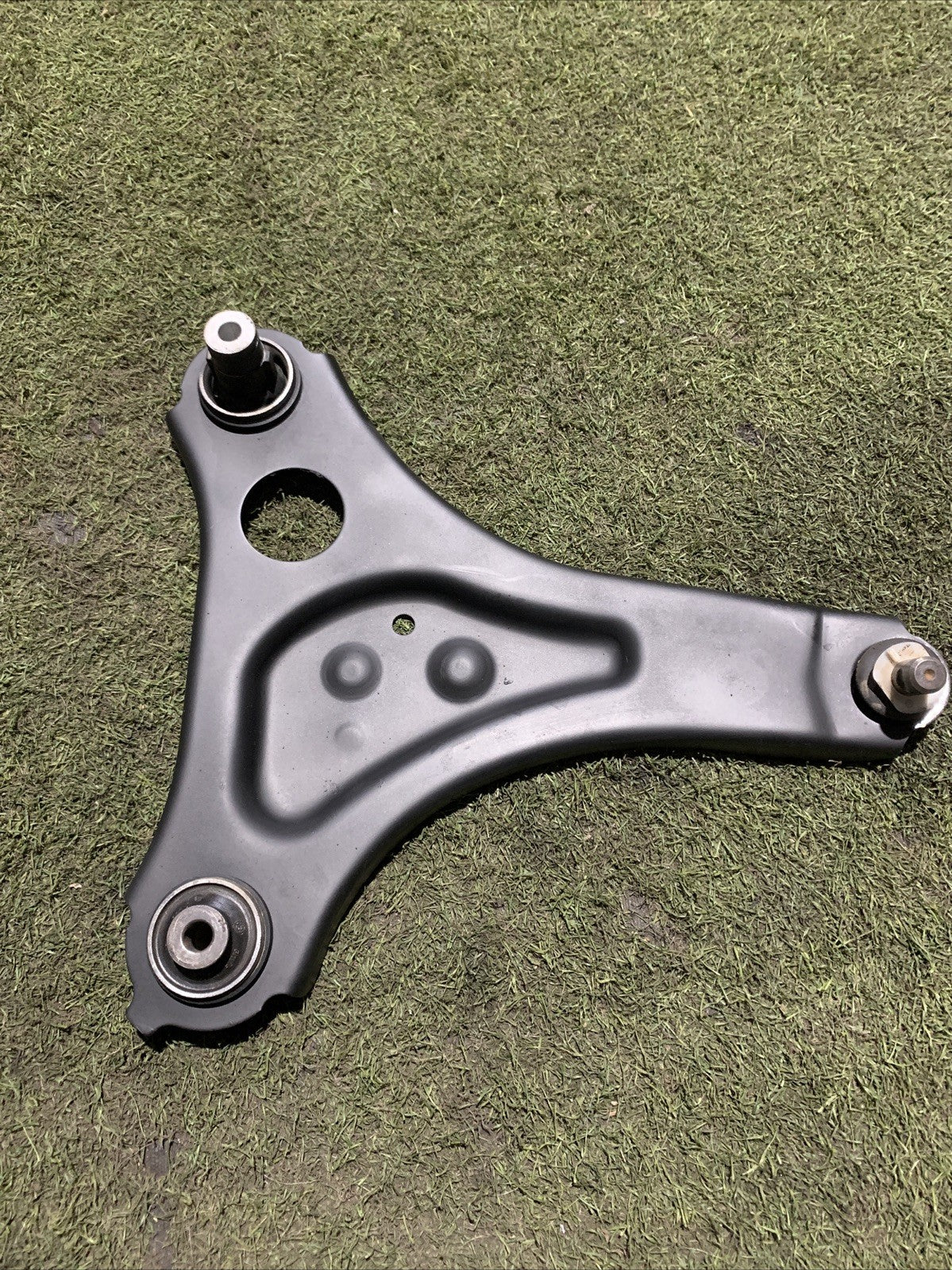 BRACCIO OSCILLANTE ANTERIORE DESTRO RENAULT TWINGO 2019 545048628R