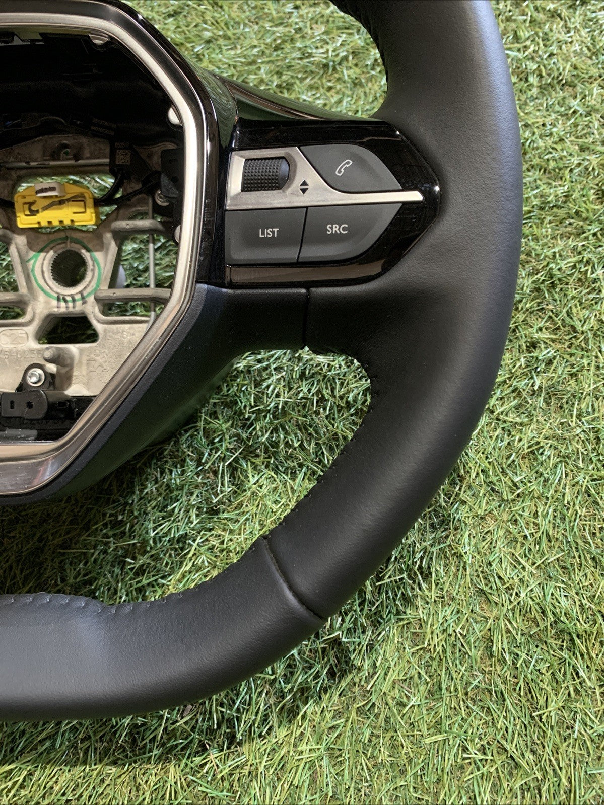 Volante In Pelle Multifunzioni Peugeot 2008 2025 98546457ZD
