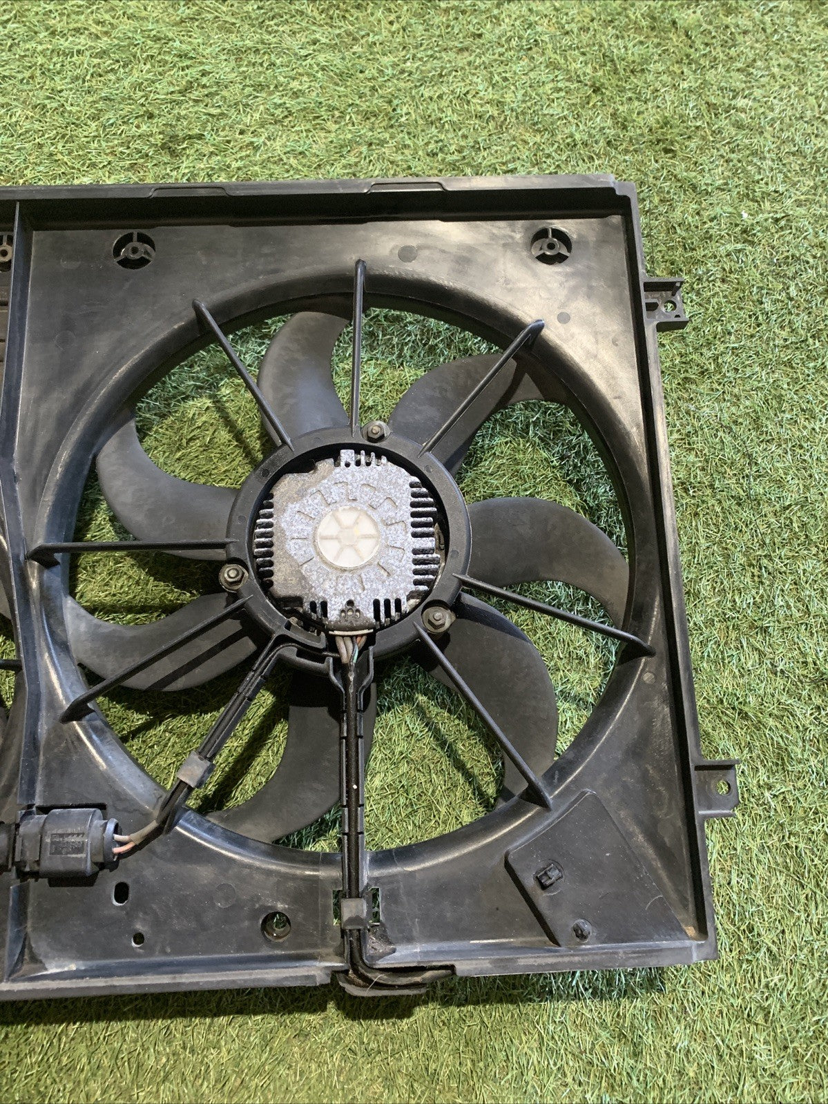 ELETTROVENTOLA RADIATORE VOLKSWAGEN GOLF V 2.0 TDI (2007) (1K0121207AA)