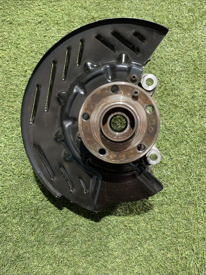 Mozzo Montante Fusello Anteriore Destro Volkswagen Golf 8R 2.0 Benzina