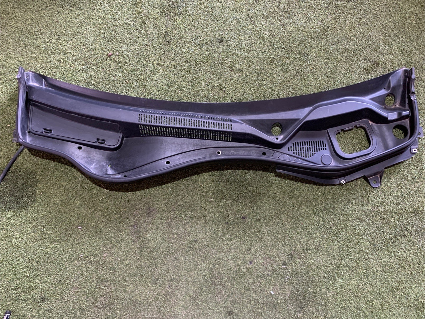 Griglia Gocciolatoio Tergicristalli Maserati Levante 670040250