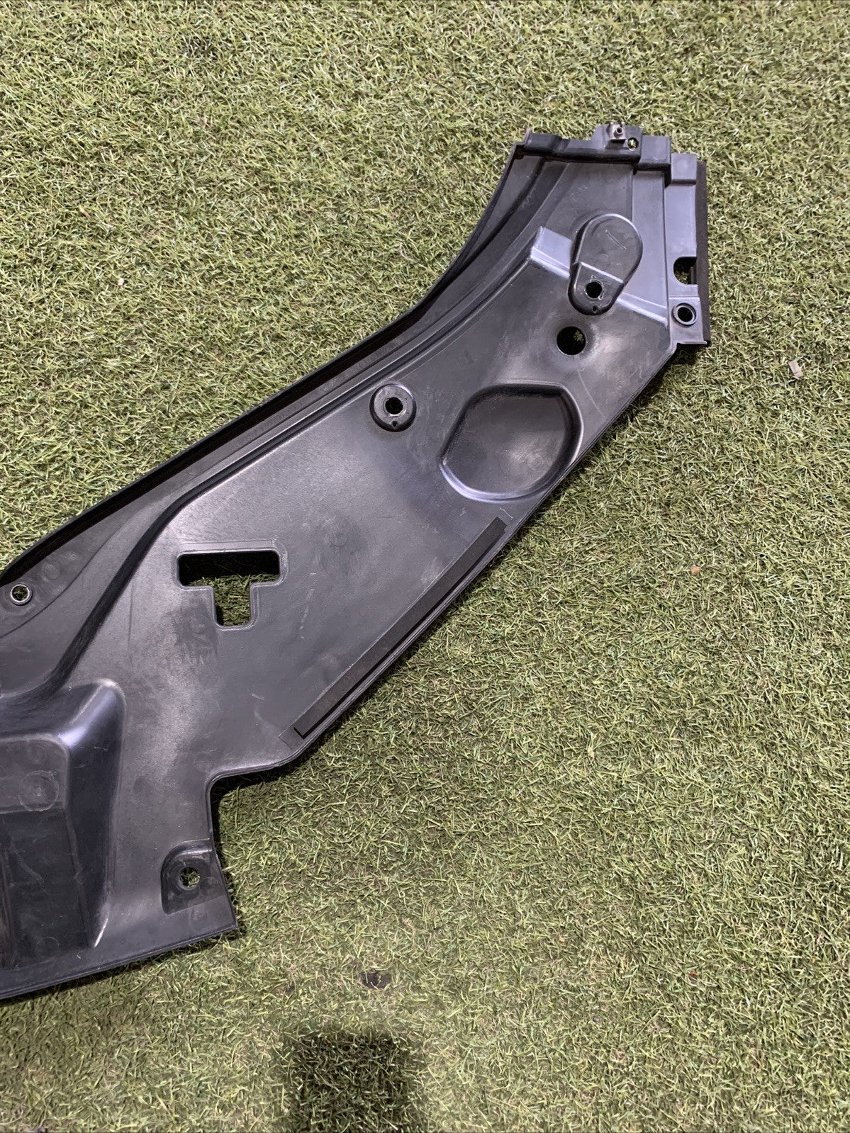 670042318 RIVESTIMENTO SUPERIORE TRAVERSA BATTICOFANO MASERATI LEVANTE