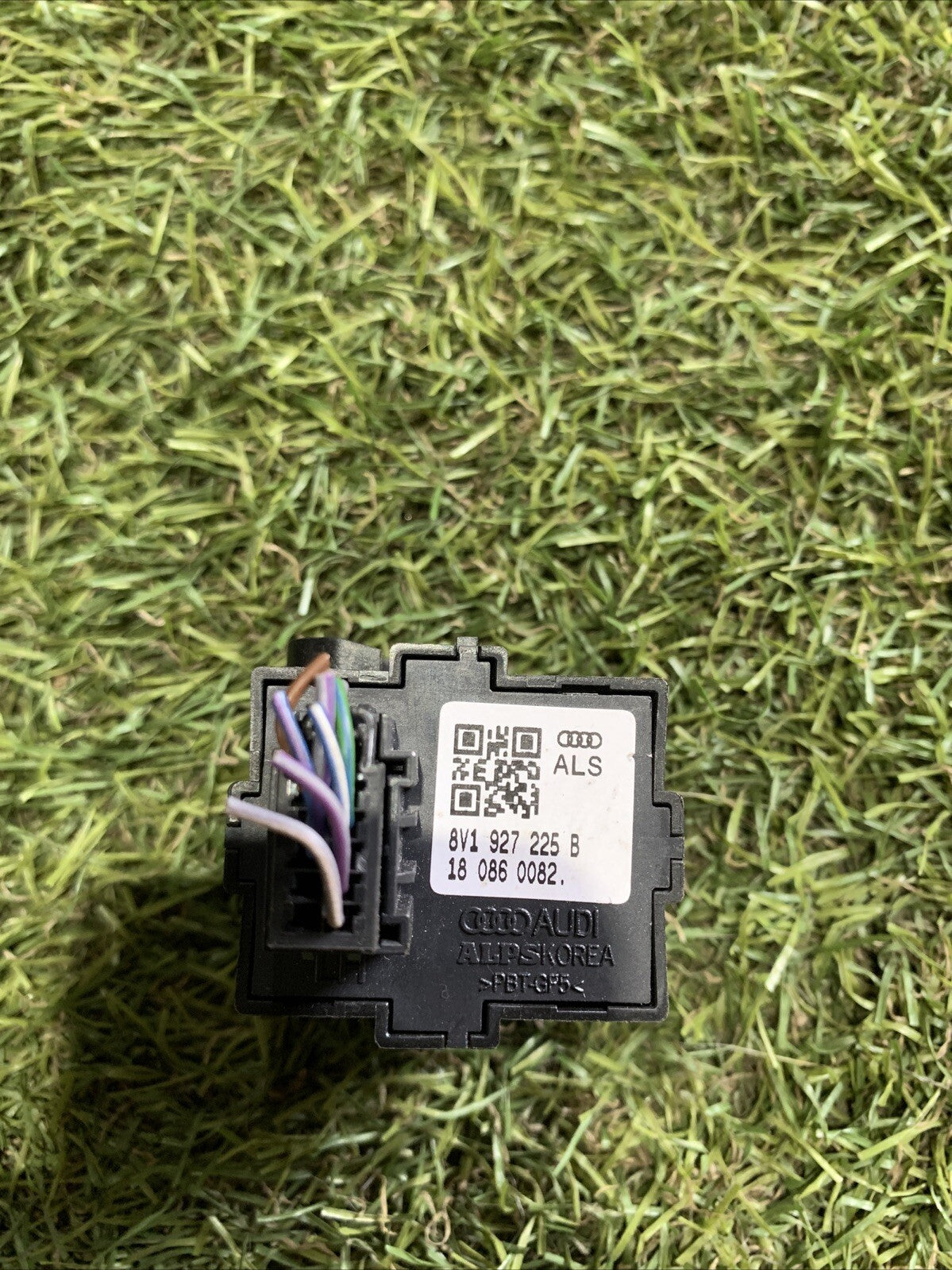 8V1927225B PULSANTE FRENO DI STAZIONAMENTO AUDI A3 8V Q2 2016