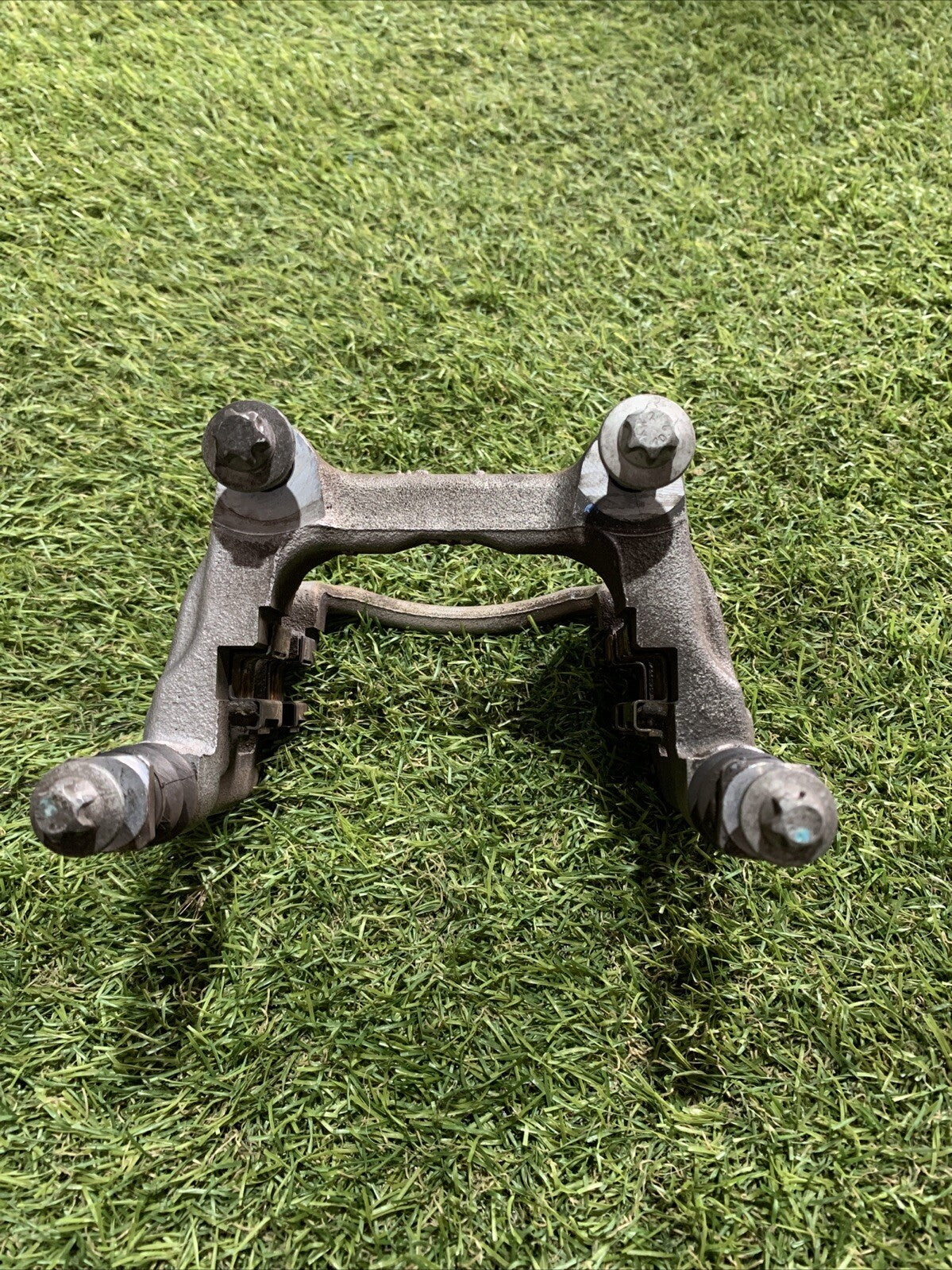 Supporto Porta Pinza Posteriore Sinistra Mercedes Classe B W247 2019 L72853AD