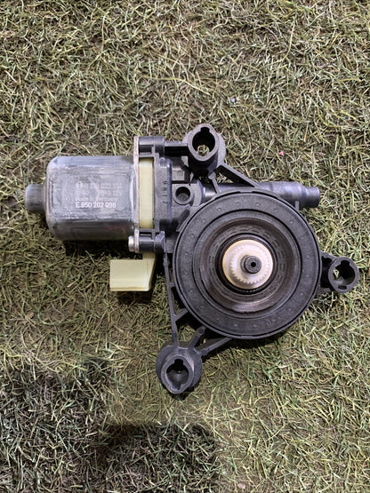 MOTORINO ALZAVETRO ANTERIORE SINISTRO PER VOLKSWAGEN T-Roc Serie 5Q0959802A (17