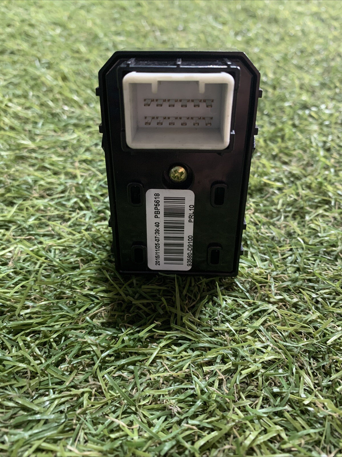 Pulsante Alzavetro Posteriore Sinistro Kia Sportage 2017 93580-D9100