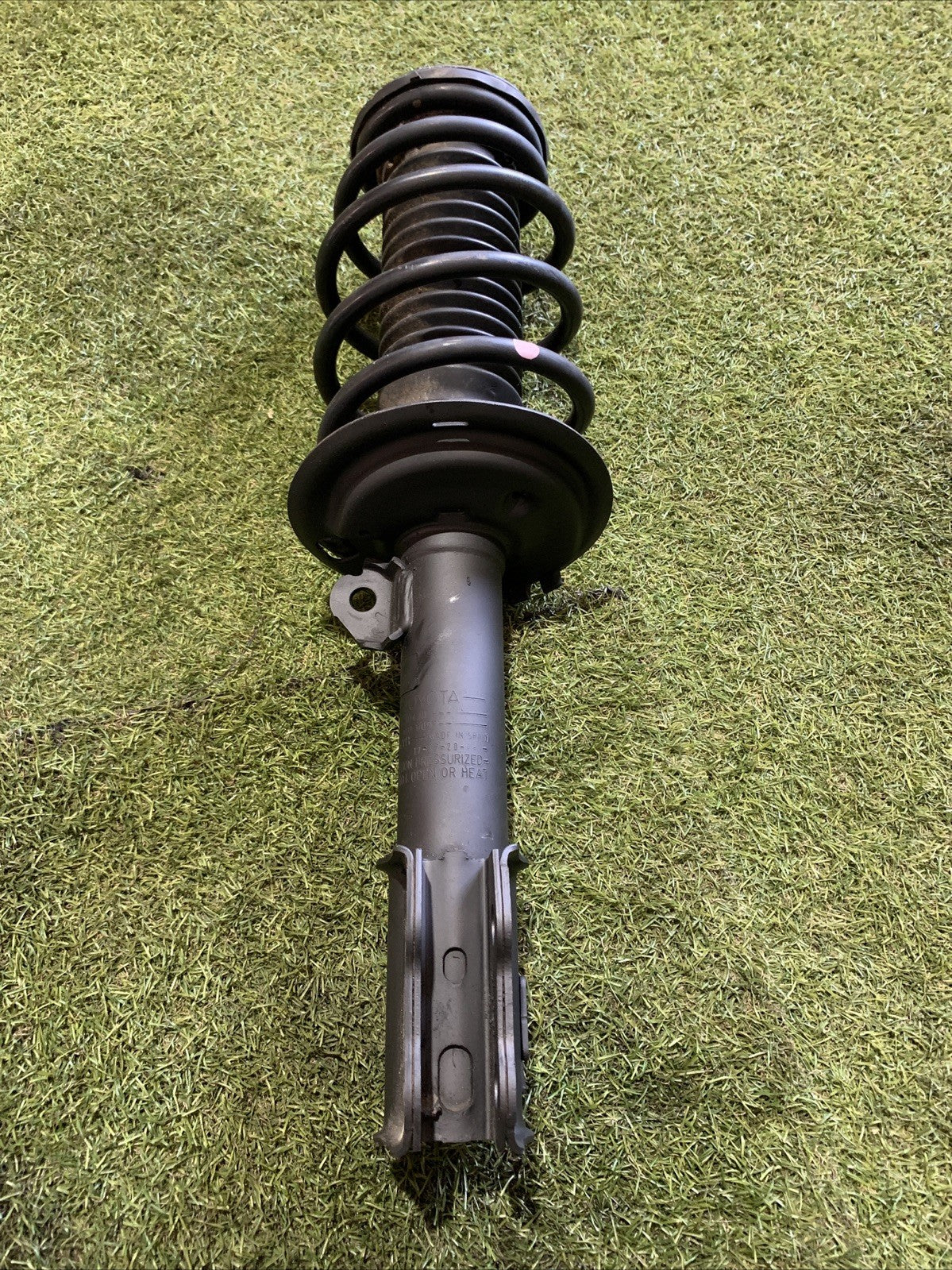 Ammortizzatore Anteriore Sinistro Toyota Yaris 2017-2018 1.5 Benzina 48520-0D420