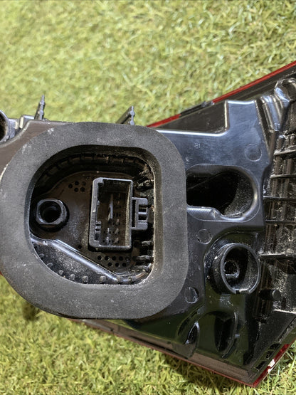 STOP FANALE POSTERIORE SINISTRO PER SKODA Karoq Serie 57A945207D 2024