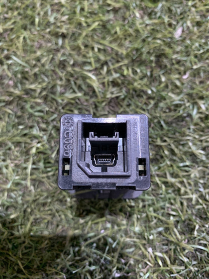 735722609 PORTA USB CENTRALE FIAT 500 X