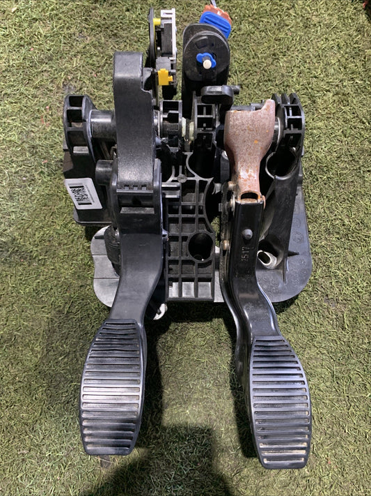 PEDALIERA FRENO + FRIZIONE FIAT Panda 3° Serie 2012 51926352 (2)