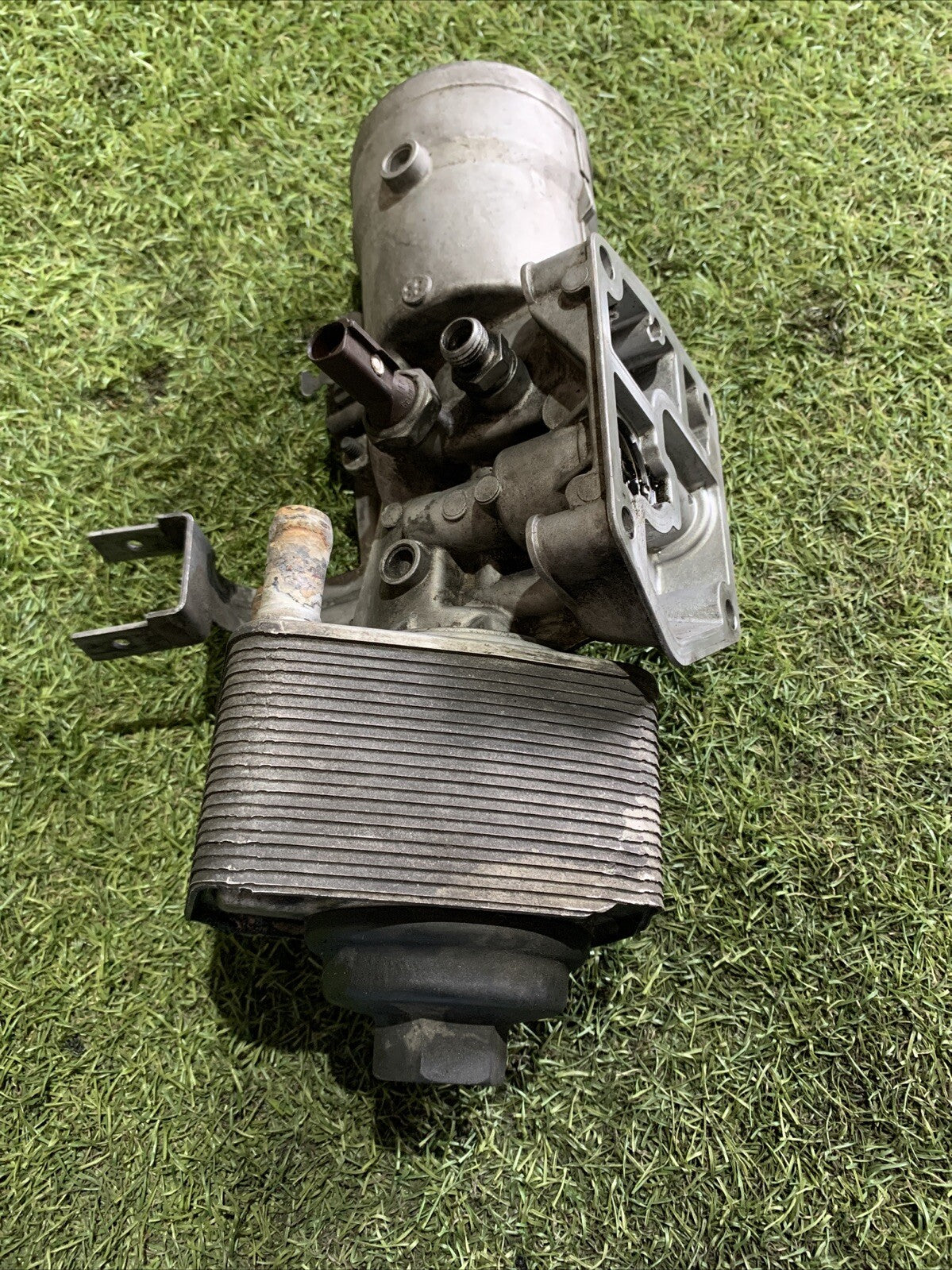 SCAMBIATORE RADIATORE OLIO AUDI A3 8P 2.0 045115389J (2)