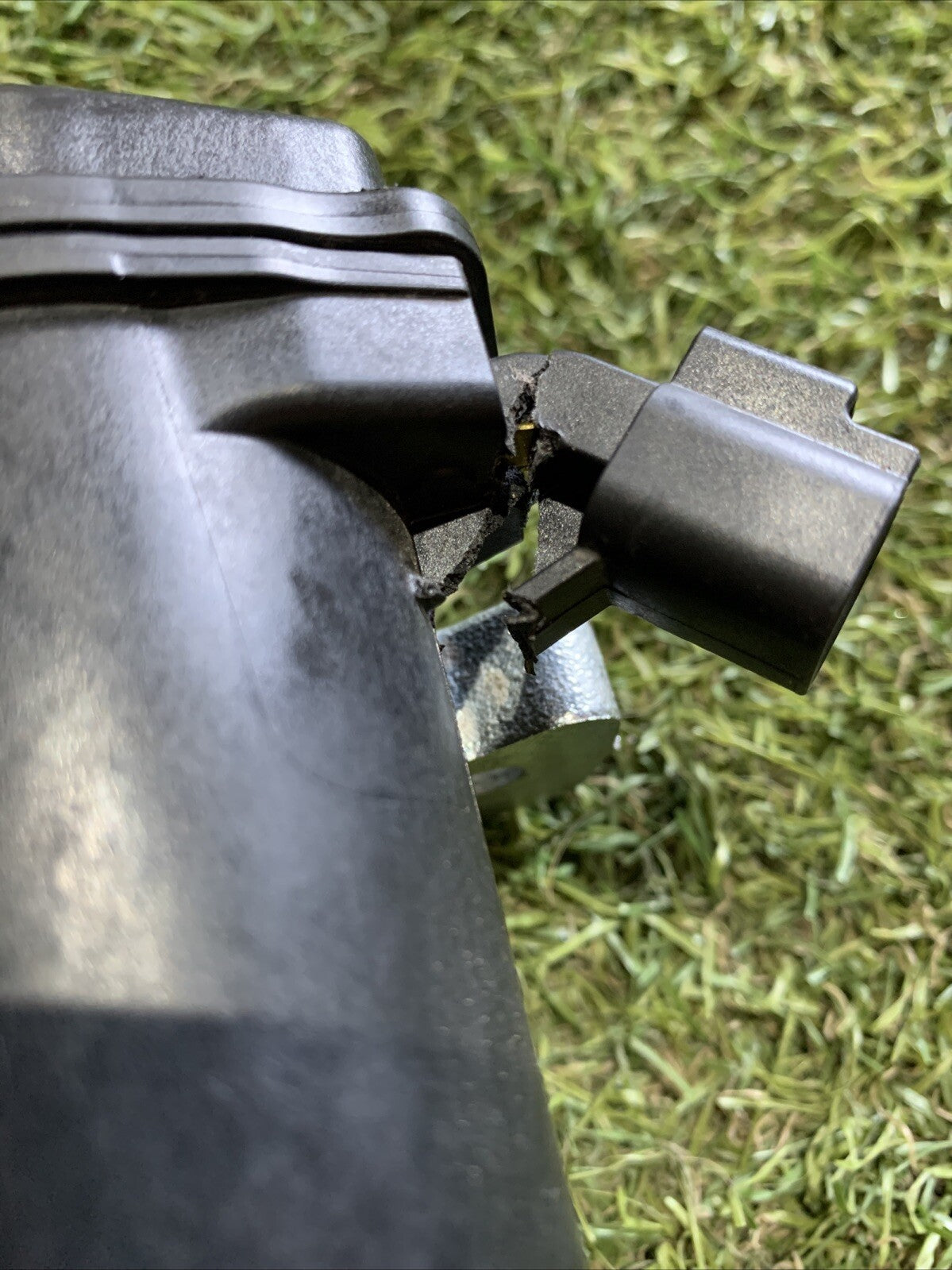 47830K0010 PINZA FRENO POSTERIORE DX ELETTRICA TOYOTA YARIS 2024