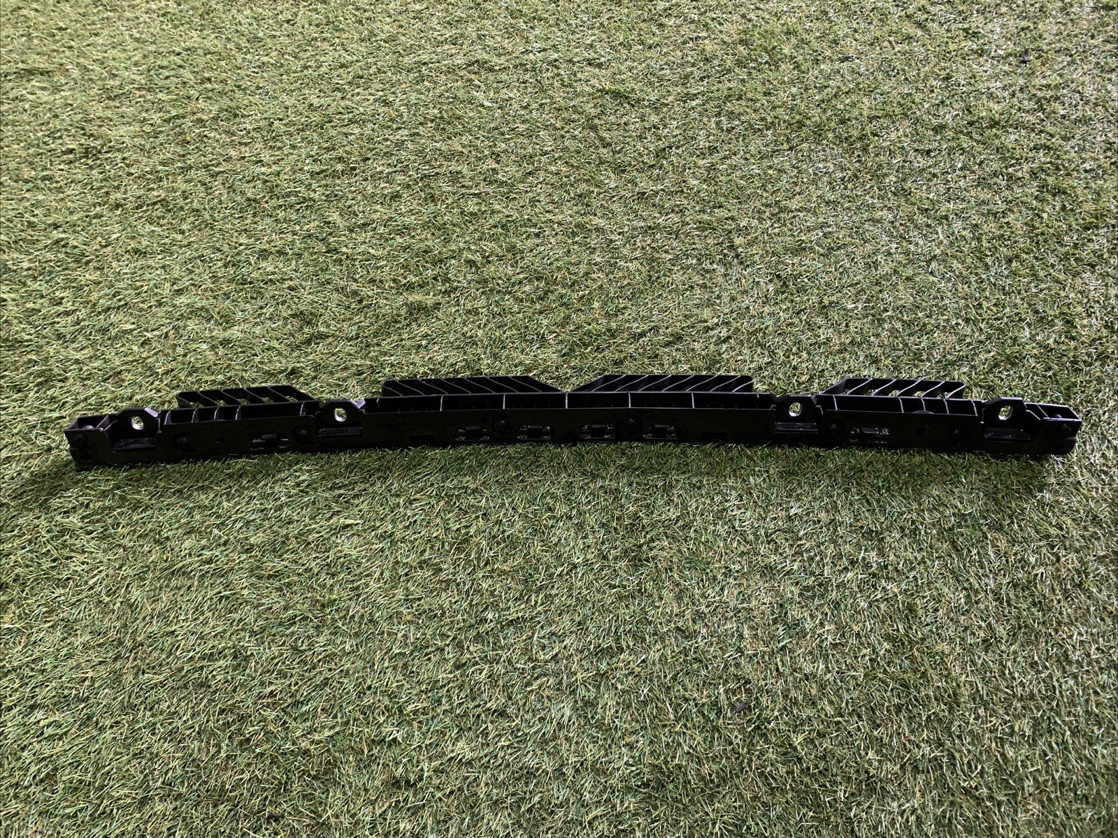 GUIDA PARAURTI POSTERIORE PER VOLKSWAGEN T-ROC 2GA805545