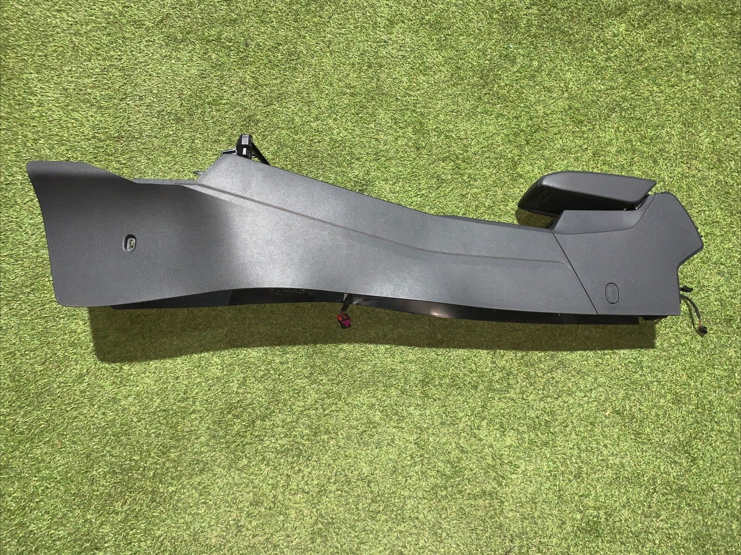 Tunnel Centrale Volkswagen Golf 8R 5H1863241A