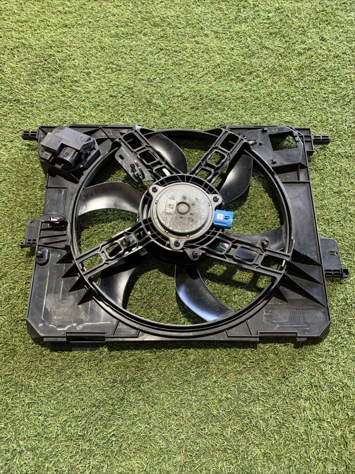 ELETTROVENTOLA RADIATORE RENAULT Twingo III serie 214812232R H4DA4 1.0 BENZINA