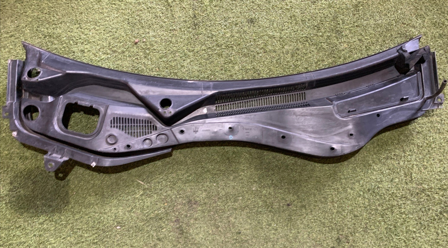 Griglia Gocciolatoio Tergicristalli Maserati Levante 670040250