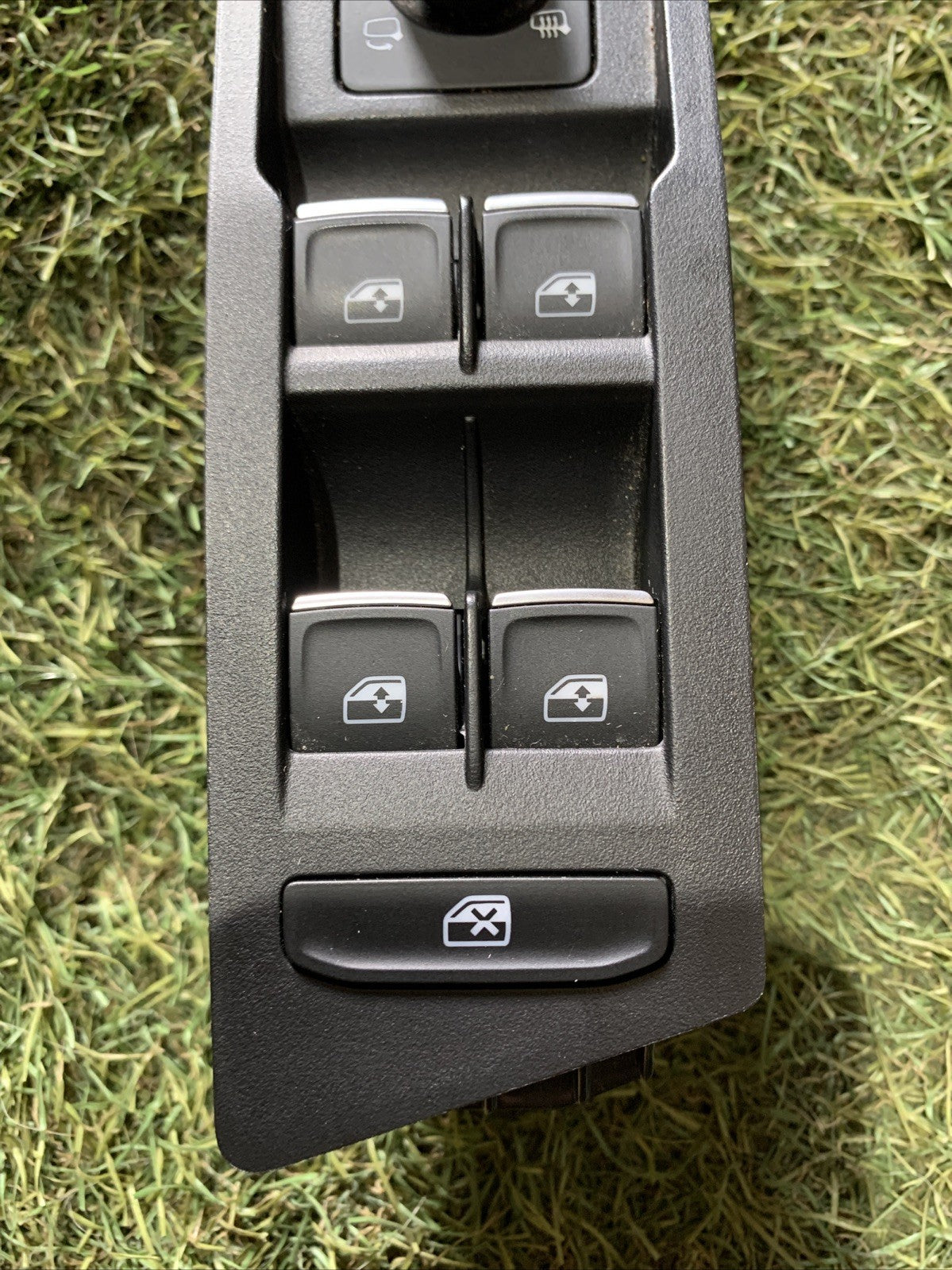 PULSANTIERA ANTERIORE SINISTRA PER VOLKSWAGEN T-Roc Serie 5G0959857E 2023