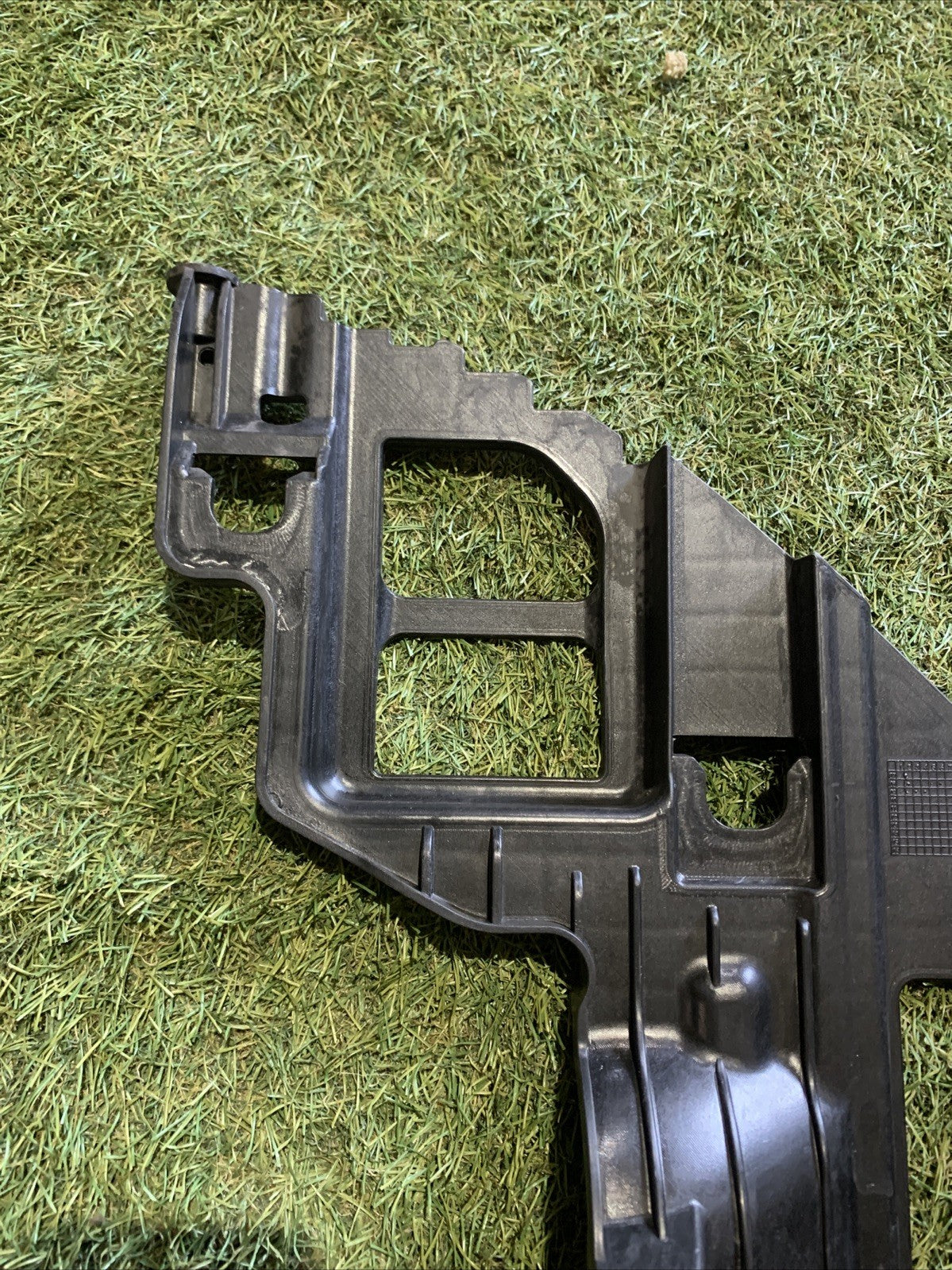 GUIDA PARAURTI ANTERIORE DESTRO VOLKSWAGEN Golf 6 5K0807228A (08 12)