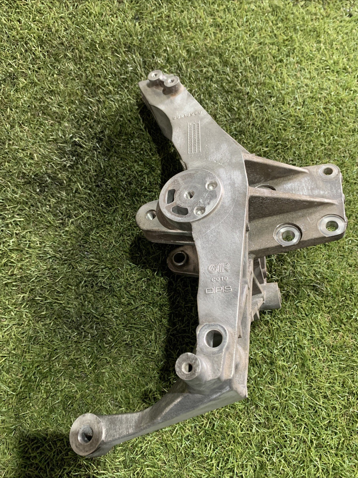 SUPPORTO ALTERNATORE PER ABARTH 500 Fiat 55218948 Benzina 1400 (07 )