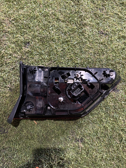 STOP FANALE INTERNO POSTERIORE DESTRO VOLKSWAGEN TIGUAN 2023 5NA945094F (2)